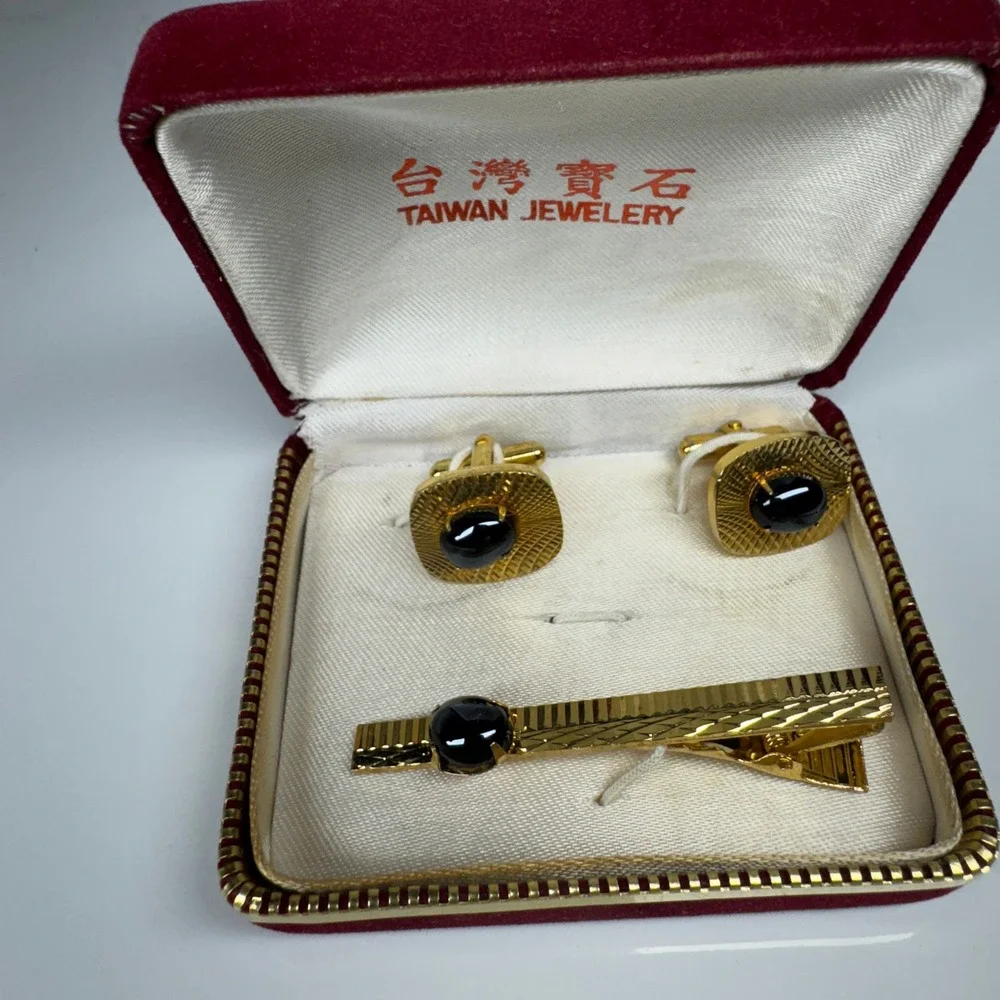 Taiwan Jewelry Gold‎ Tone Black Cufflinks and Tie Clip Set